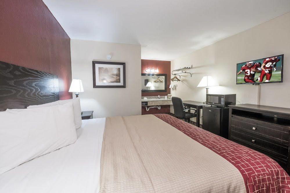 Red Roof Inn Mobile - Midtown エクステリア 写真